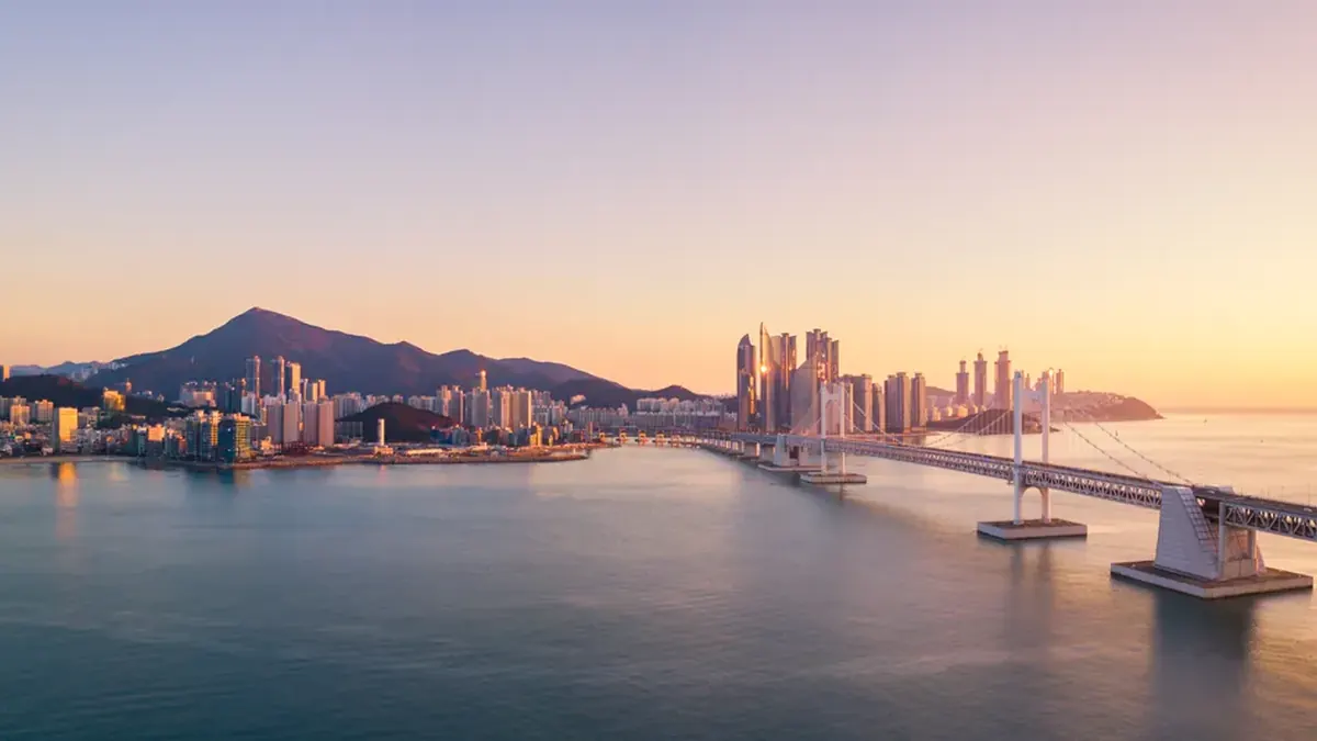 Luftaufnahme der Gwangan-Brücke in Busan