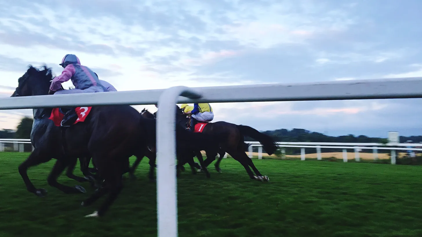 インセンティブ団体向け競馬観戦デー：プランナー向けブリーフ