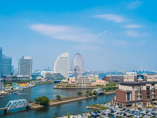 夏日的横滨海滨:这座城市是主要的登船港,也适合安排登船前一晚的住宿。