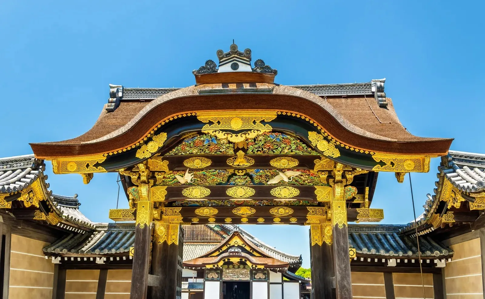 La porte Karamon du palais Ninomaru au château de Nijo, à Kyoto.