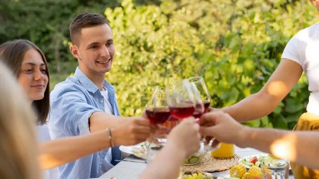 Ferry a Waiheke para grupos: un día de vino en la isla desde Auckland